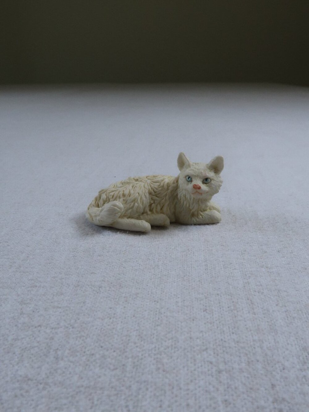Vintage Miniature Resin Cat Figurine White Kitty Blue Eyes Collectible
